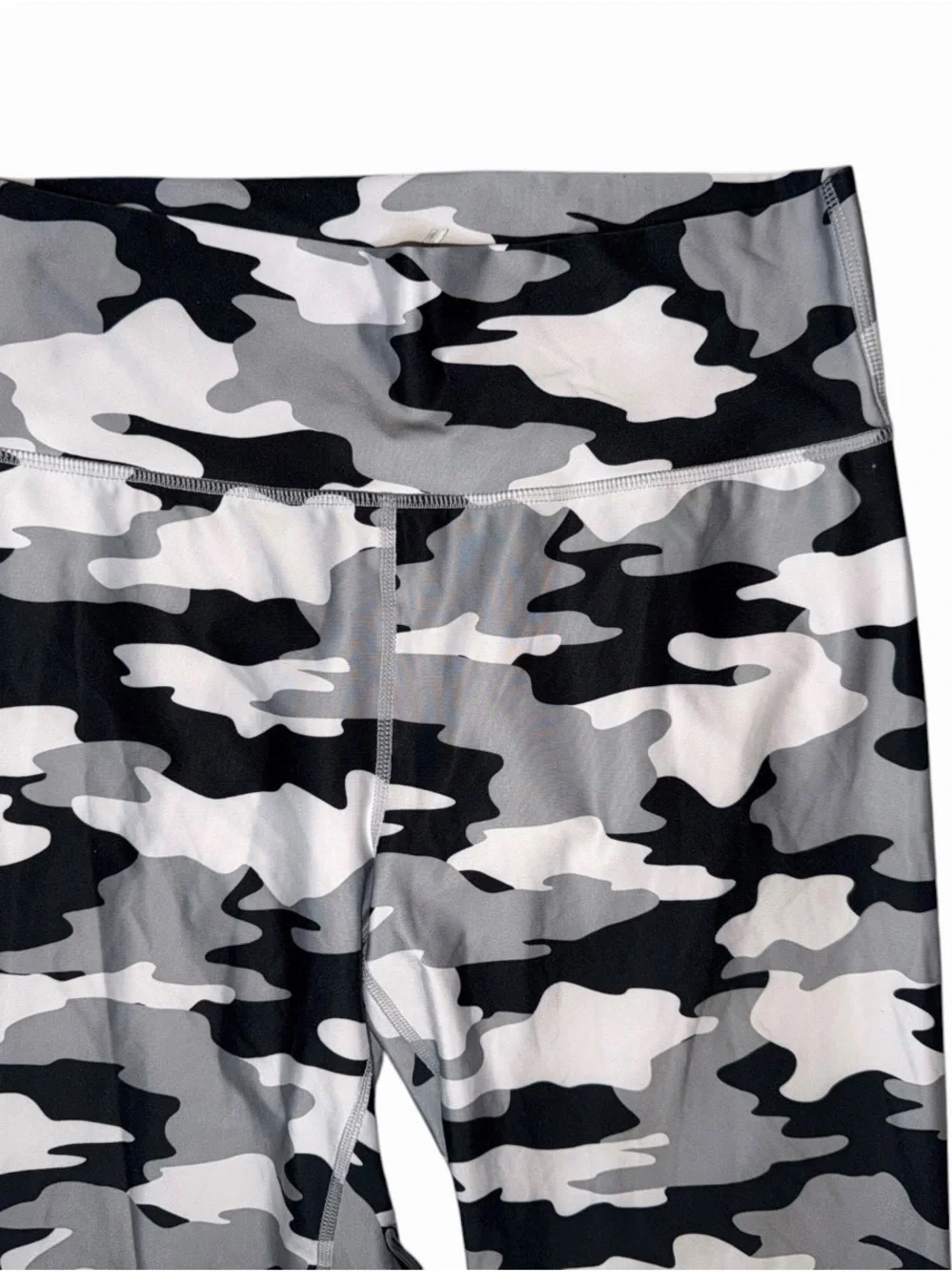 Kyodan Camo Print Leggings in Black, Gray & White